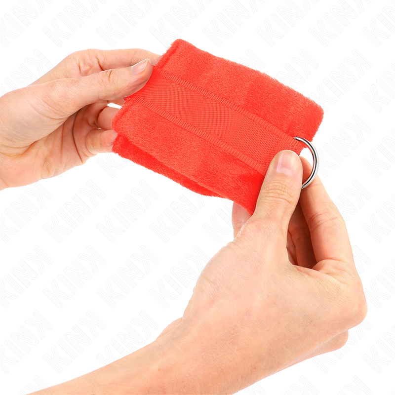 KINK WRIST RESTRAINT Manchettes Débutant Fourrure Rouge 30 X 7 Cm — vue arrière