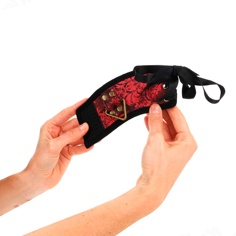 KINK WRIST RESTRAINT Attache-Poignets Scandal Détails Dentelle Rouge-Noir 24,5... — vue arrière
