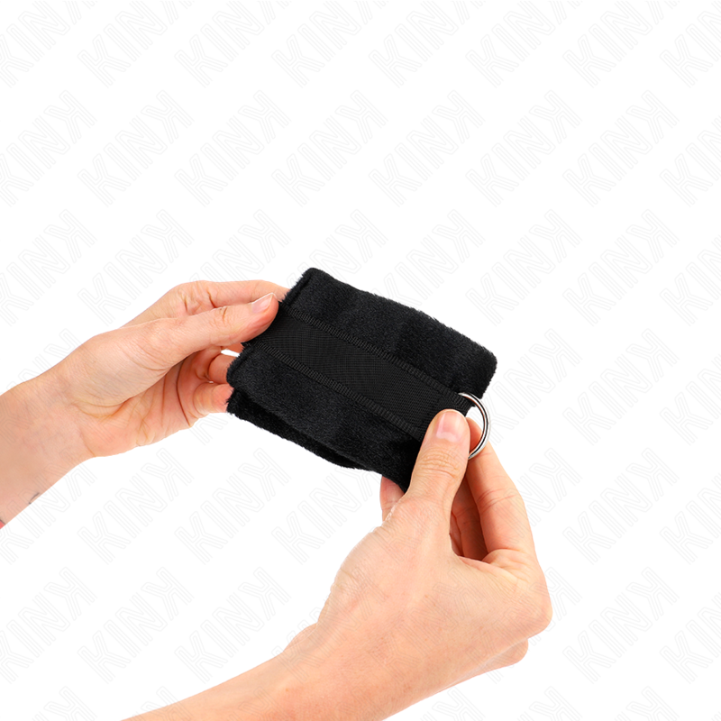 KINK WRIST RESTRAINT Manchettes Débutant Fourrure Noir 30 X 7 Cm — vue arrière