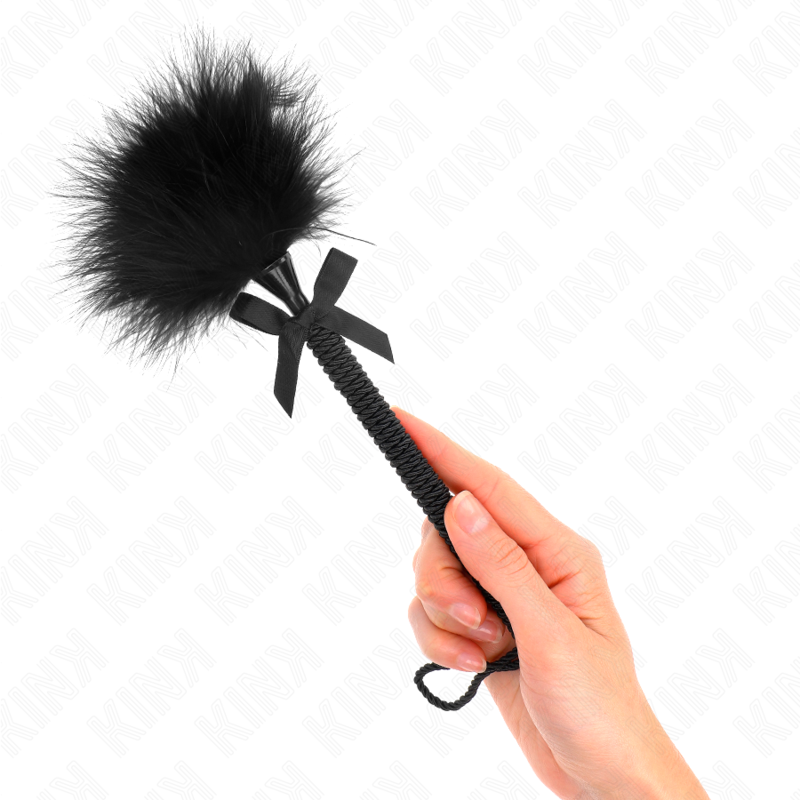 KINK IMPACT & TOUCH Baguette Corde Nylon Plumes Chatouillantes Noeud Noir 25 Cm - Aura Intime