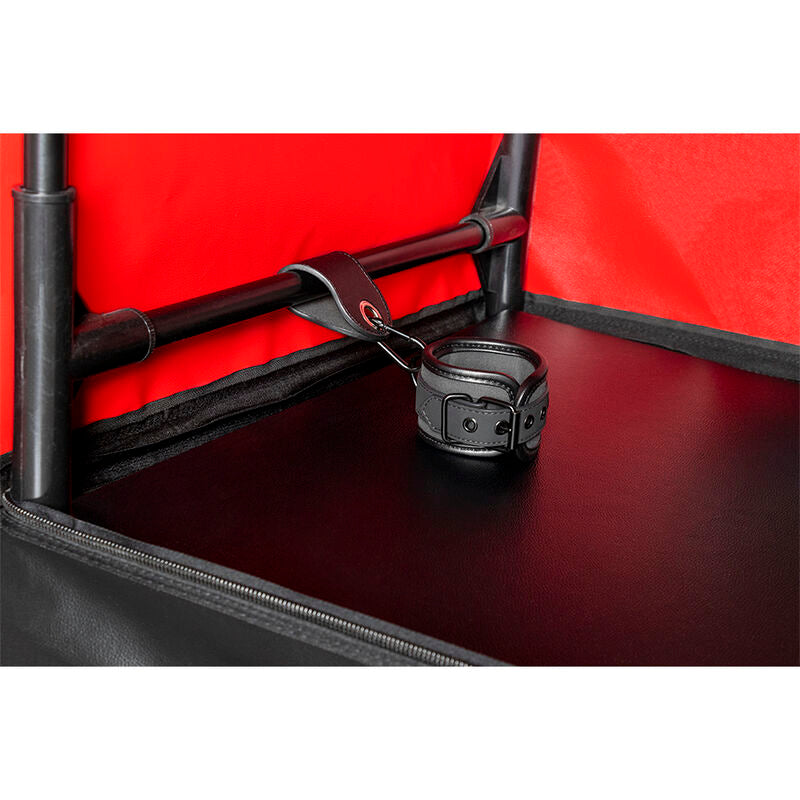 SECRET DOME Kink Club Cabina Bukkake Noir Rouge — accessoires inclus